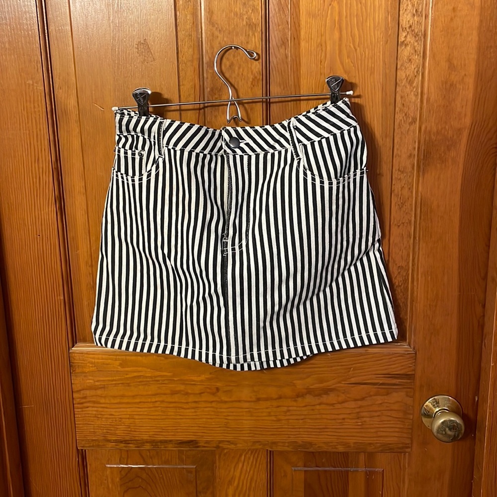Vestique Striped Skirt